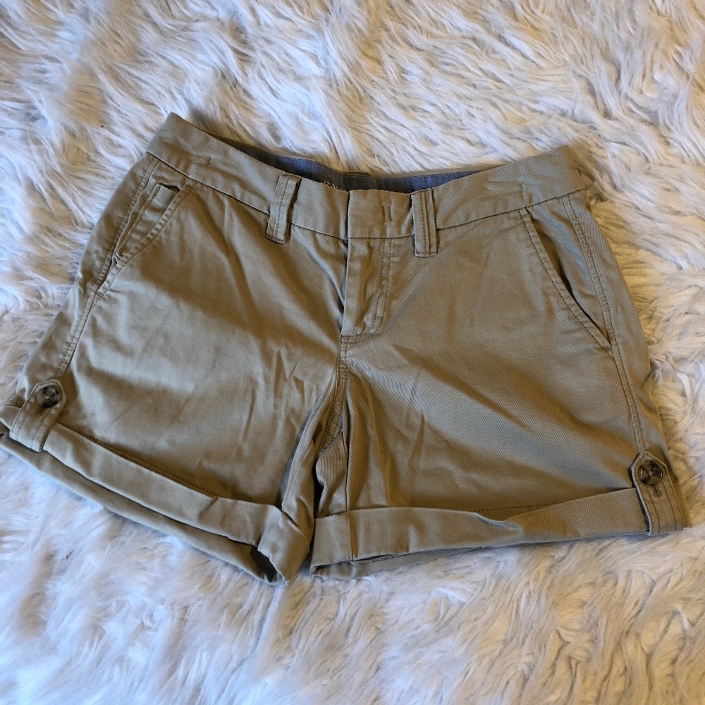 Banana Republic Khaki Weekend Shorts size 4